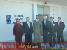 Malaysian Ambassador Visit to Florida Space Authority January 2005Dr. Zahratul Kamar Mahmud, Director Malaysian Students Department, Bernhard Schutte, CEO of Digital Media Network,Inc.,Captain Winston Scott,Executive Director of Florida Space Authority, and Malaysian Ambassador Ghazzali, Phang Ah Tong, Consulate General of Malaysia, Wong Seng Foo, Malaysian Trade Attache' to U.S. 