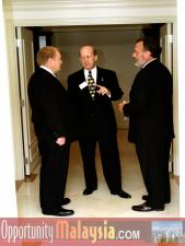 Ken Haiko discussing with Bernhard Schutte and Jim Tarlton about the Malaysian Mission.From Left to right: Bernhard Schutte, CEO of Digital Media Network (DMNI), Ken Haiko, Chairman, Board of Supervisors of Florida Space Authority and Jim Tarlton, President & CEO of the Broward Alliance.