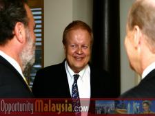 Jim Tarlton, Bernhard Schutte and Ken Haiko.From Left to right: Jim Tarlton, President & CEO of the Broward Alliance, Bernhard Schutte, CEO of Digital Media Network (DMNI) and Ken Haiko, Chairman, Board of Supervisors of Florida Space Authority. 