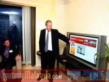 Bernhard Schutte, giving an audio visual live Internet presentation about Opportunities in Malaysia. From Left to right: John McCartney, Director for Florida, U.S Department of Commerce and Bernhard Schutte, CEO of Digital Media Network (DMNI)